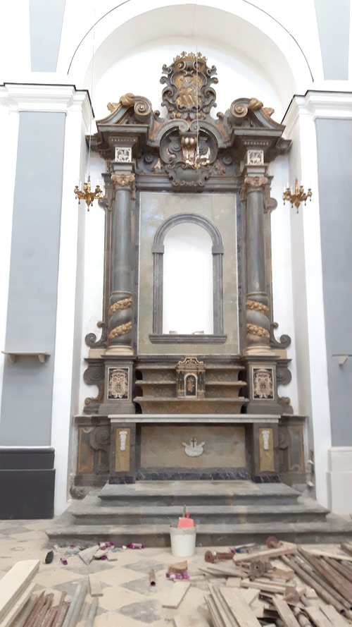 Immagine riferita a: Ultimato il restauro dell'altare marmoreo San Francesco d'Assisi